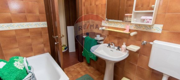 9 rooms House in Sant'Eufemia a Maiella, Italy No. 63615 12