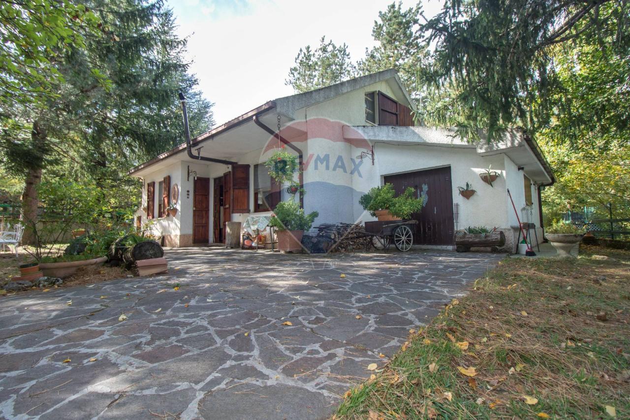 9 rooms House in Sant'Eufemia a Maiella, Italy No. 63615