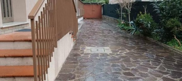 4 rooms Apartment in Perugia, Italy No. 30689 8