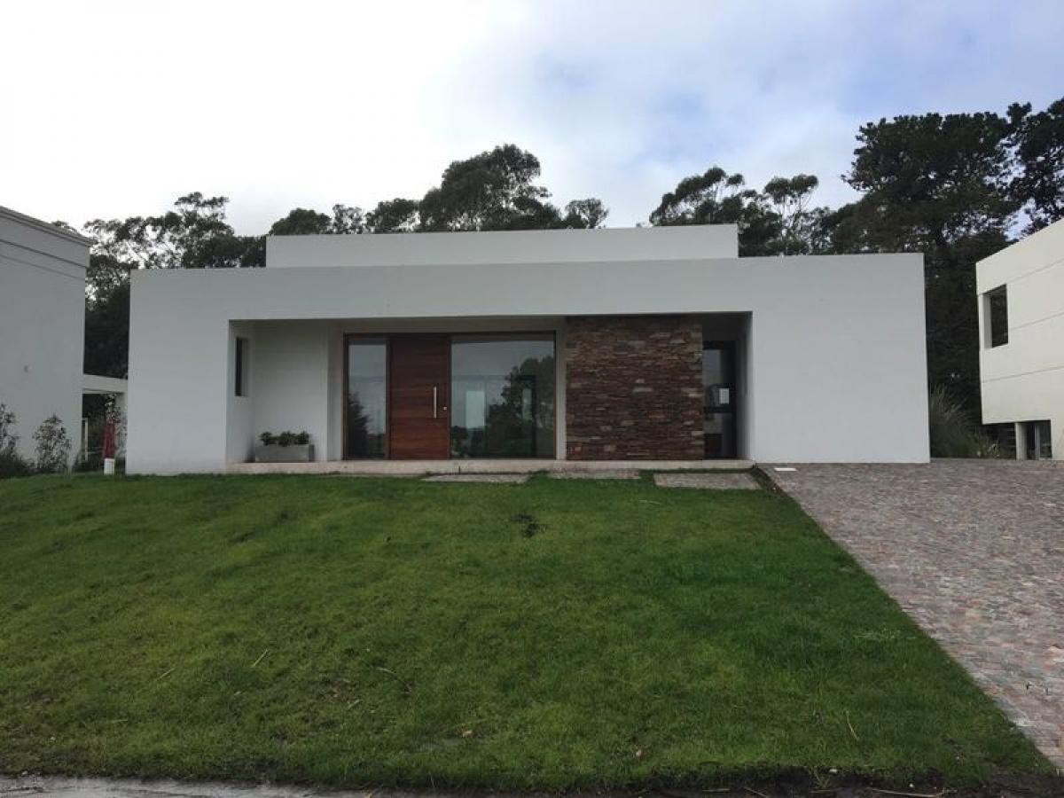 3 bedrooms House in Mar del Plata, Argentina No. 84396