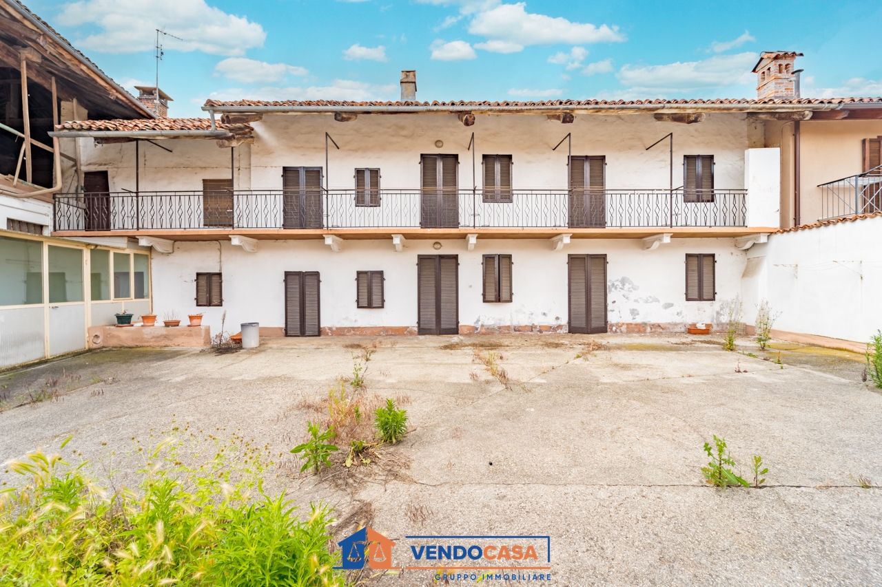 7 rooms House in Villafalletto, Italy No. 177798