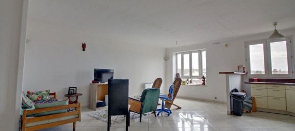 4 bedrooms Apartment in Poissy, France No. 180696 2