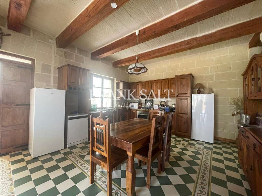 Casa de 5 dormitorios en Qala, Malta No. 6027