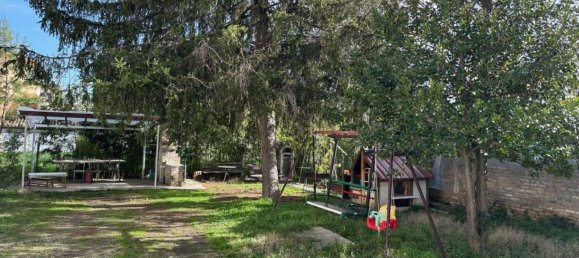 3 Schlafzimmer Villa in Torre de' Passeri, Italy, Nr. 302400 5