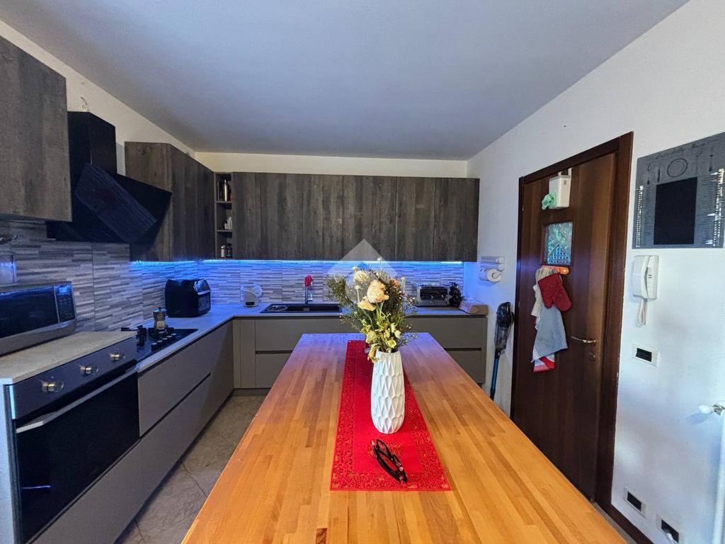 3 bedrooms House in Conegliano, Italy No. 70757