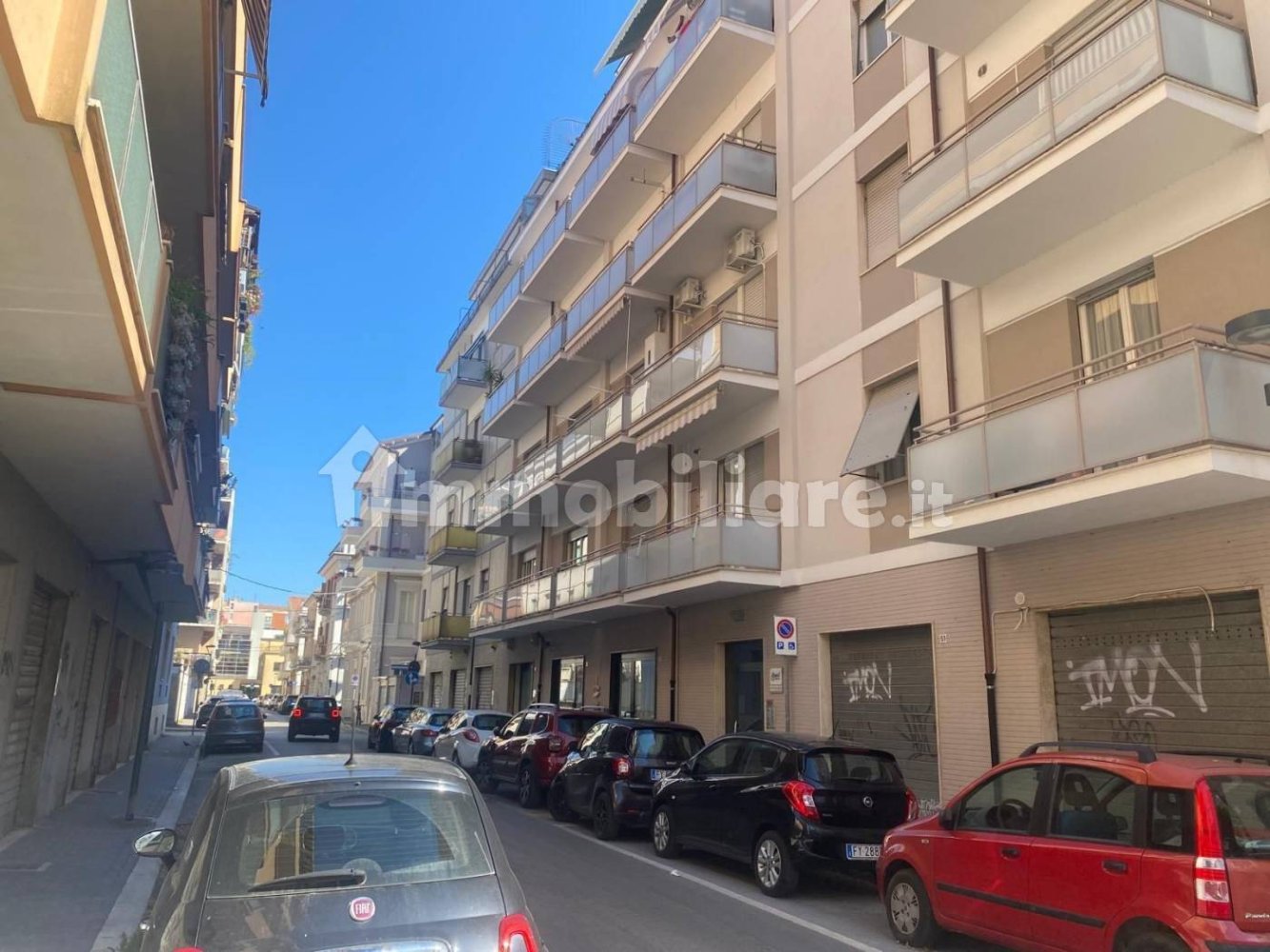 5 rooms Apartment in Pescara, Italy No. 170222