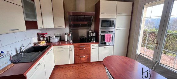 4 bedrooms House in Mayenne, France No. 360535 3