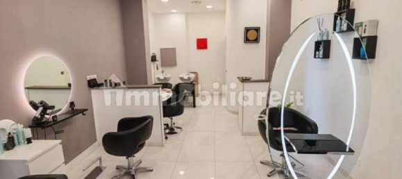 1 room Commercial property in Rome, Italy No. 376216 2