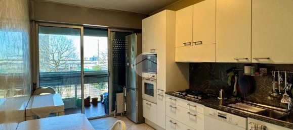 Apartamento de 5 dormitorios en Buccinasco, Italy No. 5098 10