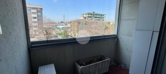 Apartamento de 5 dormitorios en Buccinasco, Italy No. 5098 36