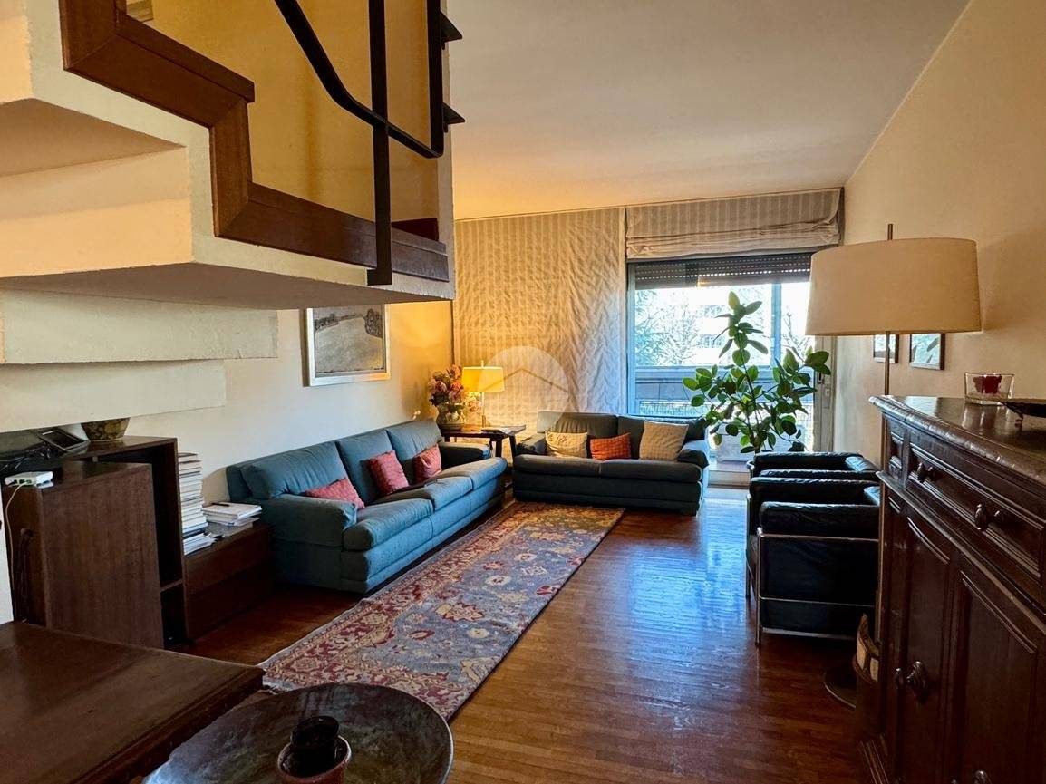 Apartamento de 5 dormitorios en Buccinasco, Italy No. 5098