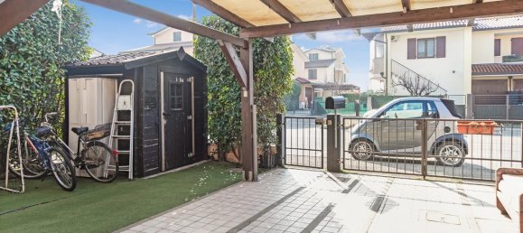 3-salle Appartement à Massa Lombarda, Italy No. 238052 24