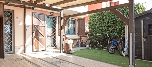 3-salle Appartement à Massa Lombarda, Italy No. 238052 22