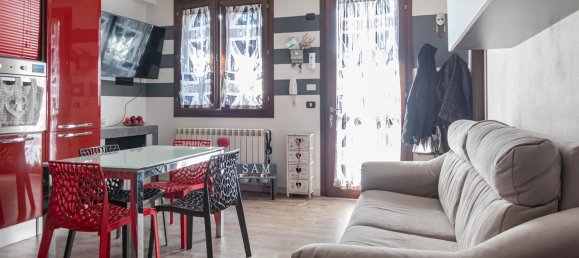 3-salle Appartement à Massa Lombarda, Italy No. 238052 2