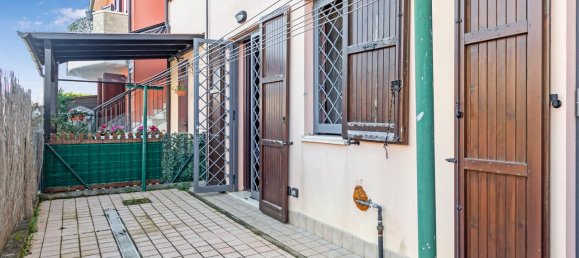 3-salle Appartement à Massa Lombarda, Italy No. 238052 29