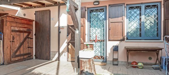 3-salle Appartement à Massa Lombarda, Italy No. 238052 23