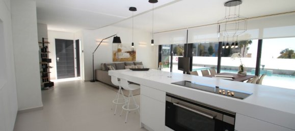 4 bedrooms Villa in San Miguel de Salinas, Spain No. 9077 8