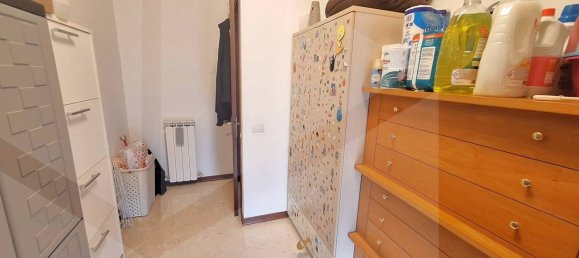 3 rooms Apartment in Modena, Italy No. 27670 2