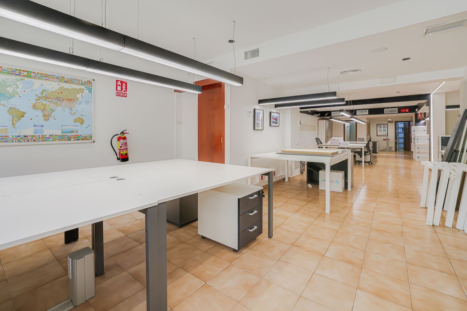 95m² Commercial property in Eixample, Spain No. 271701