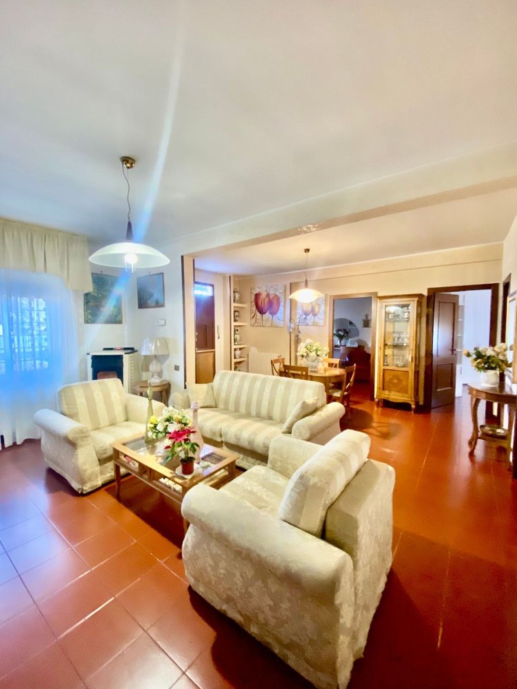 5 rooms Villa in Rome, Italy No. 194820