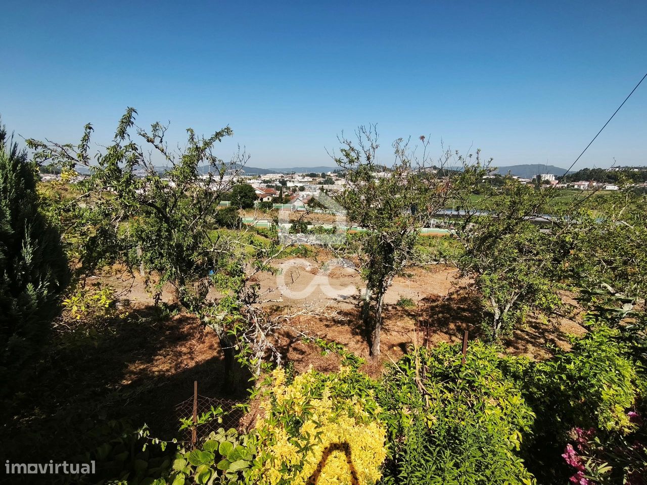  قطعة أرض في Guimaraes, Portugal 2300متر مربع رقم 235956