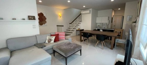 4 Schlafzimmer Bungalow in Bangkok, Thailand, Nr. 3560 3