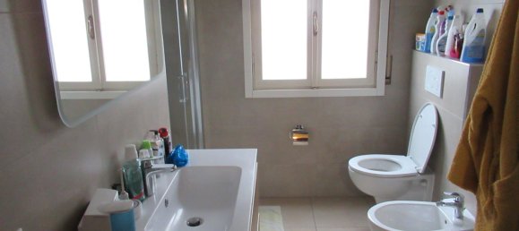 Дом с 10 комнатами в Сассуоло, Италия № 156246 5