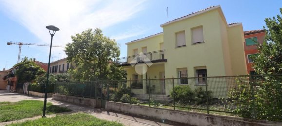 Casa de 4 divisões em Venice, Italy N.º 284053 40