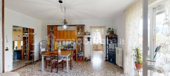 2 Schlafzimmer Wohnung in Luino, Italy, Nr. 266840 15