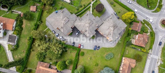 2 Schlafzimmer Wohnung in Luino, Italy, Nr. 266840 10