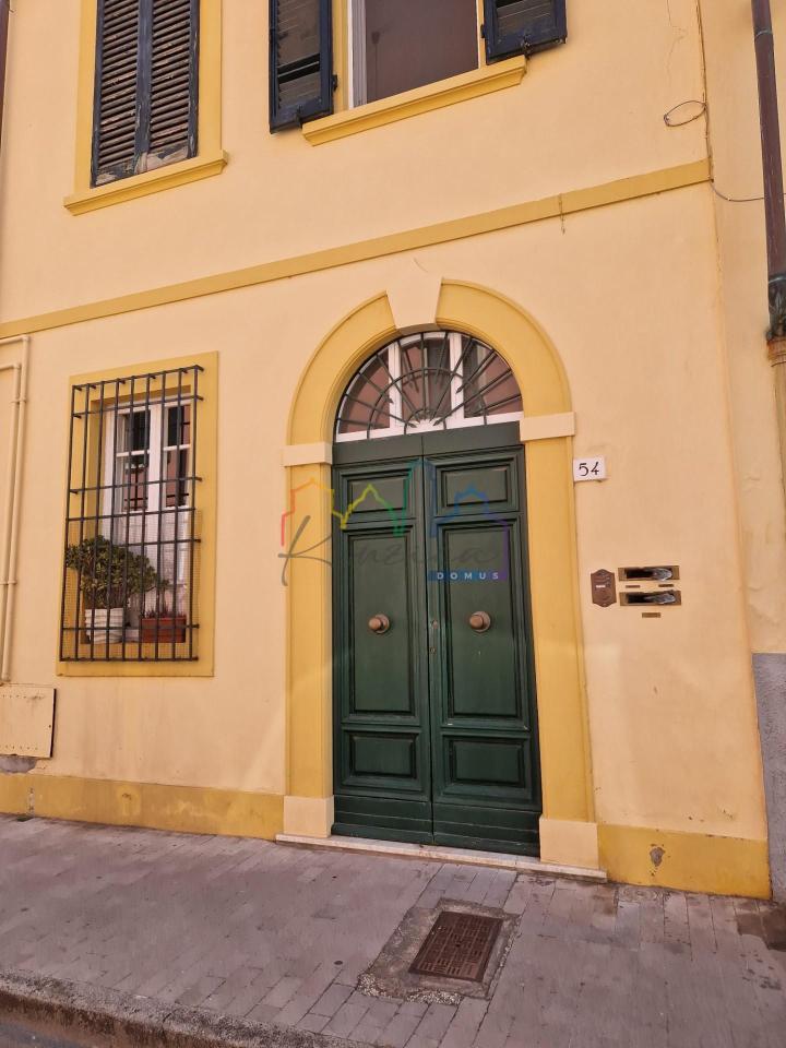 5 rooms Apartment in Pisa, Italy No. 36139
