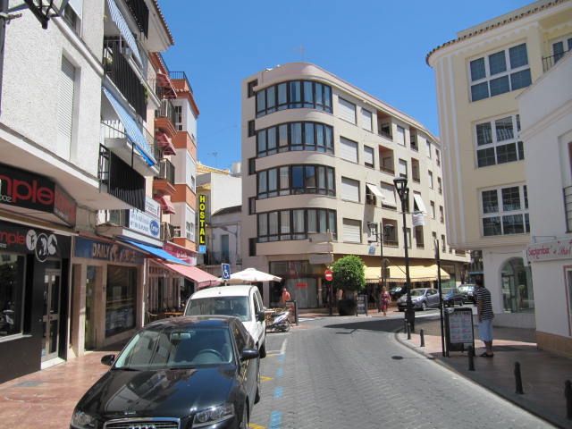 Apartamento de 3 dormitorios en Estepona, Spain No. 133593