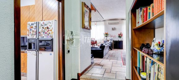 5 rooms Villa in Gallarate, Italy No. 151139 4