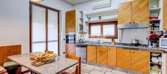 5 rooms Villa in Gallarate, Italy No. 151139 9