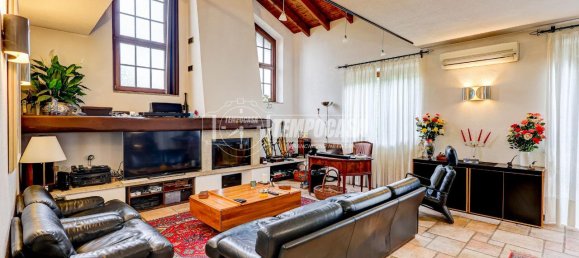 5 rooms Villa in Gallarate, Italy No. 151139 8