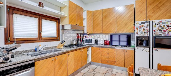 5 rooms Villa in Gallarate, Italy No. 151139 10