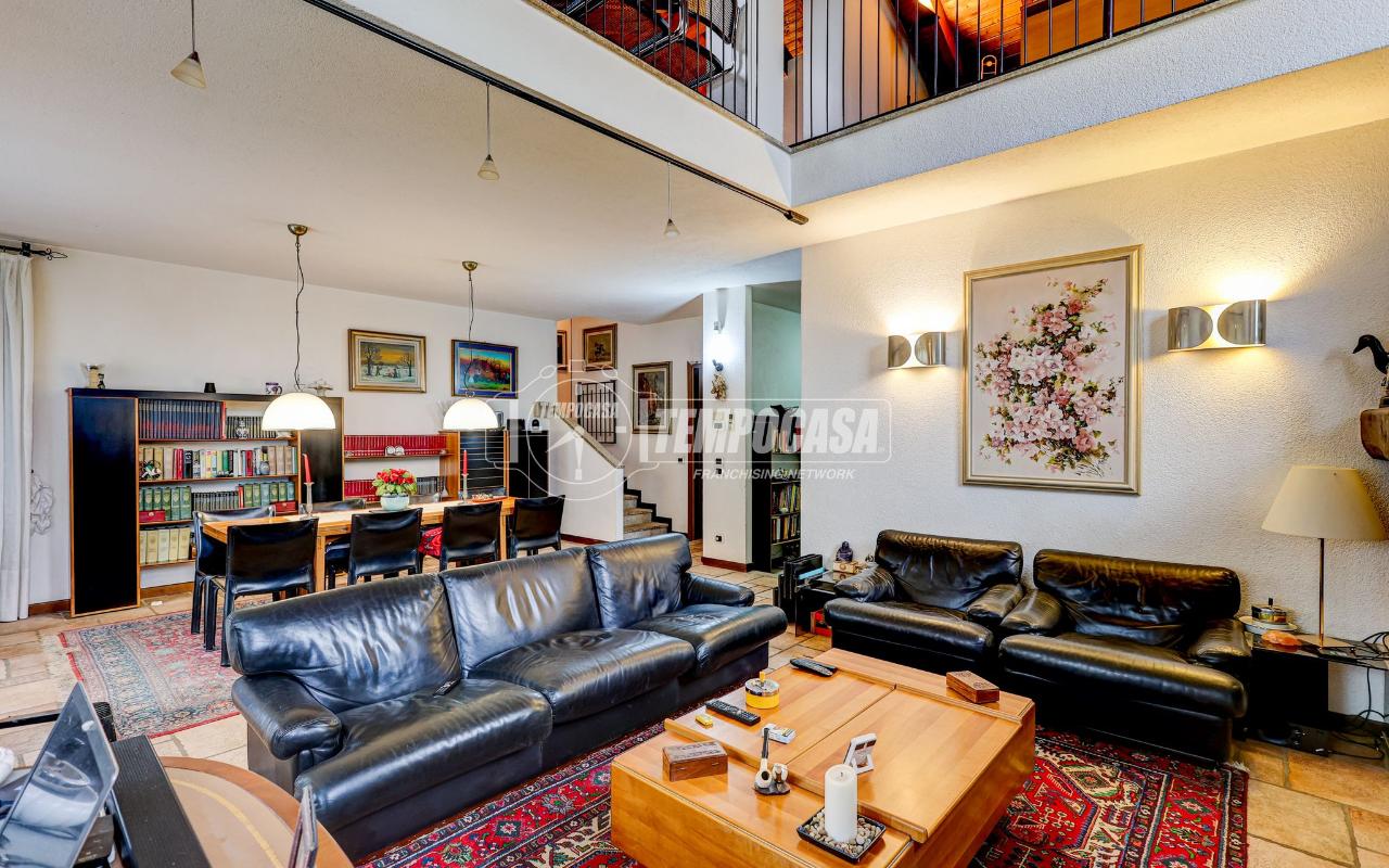 5 rooms Villa in Gallarate, Italy No. 151139