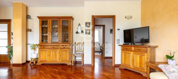 4 bedrooms House in Mosciano Sant'Angelo, Italy No. 218057 2
