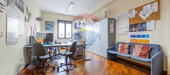 Квартира с 4 комнатами в Кьети, Италия № 56113 2