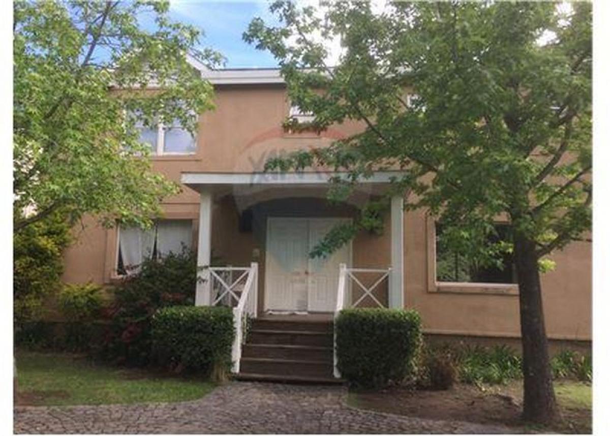 Casa de 4 dormitorios en San Fernando, Argentina No. 6319