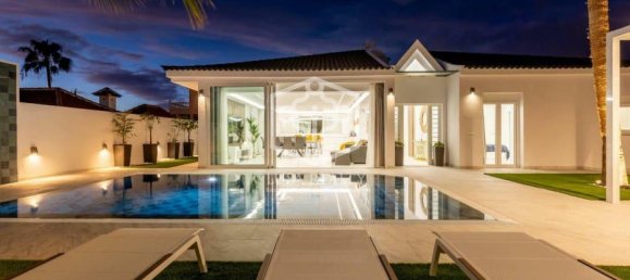 4 bedrooms Villa in Adeje, Spain No. 16416 9