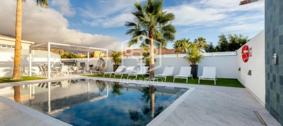 4 bedrooms Villa in Adeje, Spain No. 16416 2