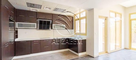 4 bedrooms Townhouse in Abu Dhabi, UAE No. 29823 7