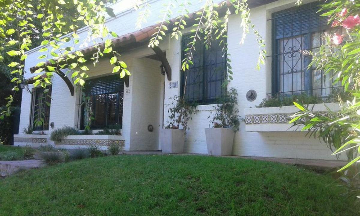 4 bedrooms House in Mar del Plata, Argentina No. 91921