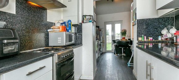 3 bedrooms House in Carshalton, United Kingdom No. 12251 4