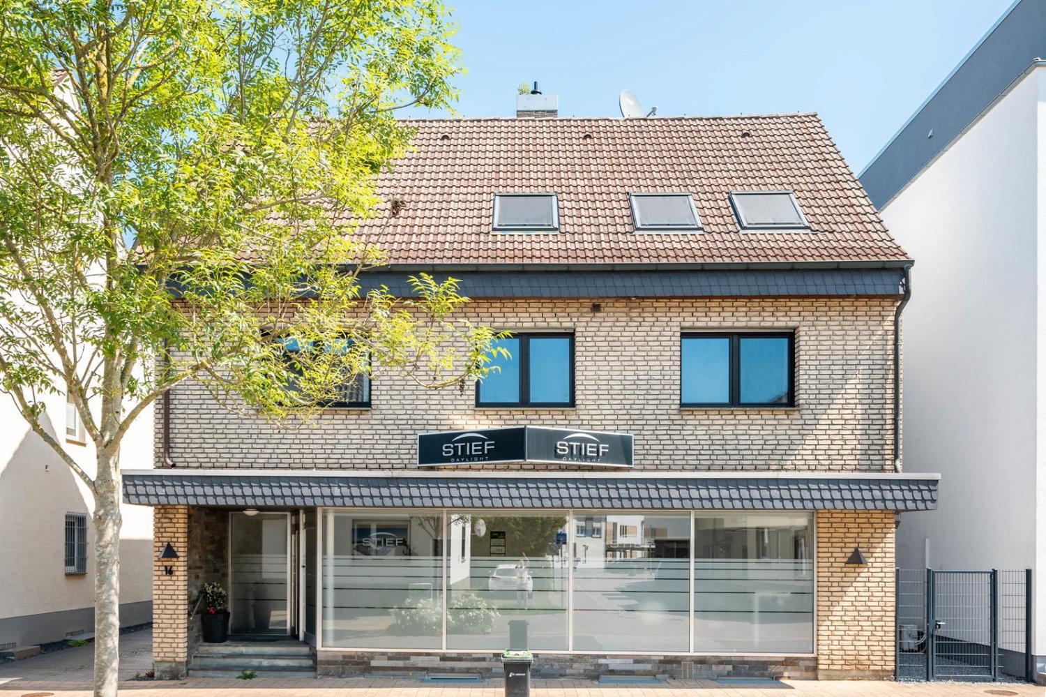 Edificio de 11 habitaciónes en Lippe, Germany No. 270570