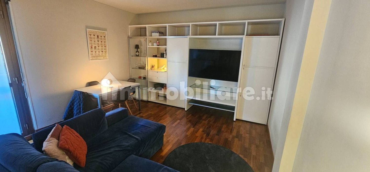 Квартира с 3 спальнями в Галларате, Италия № 147958