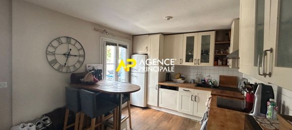 Casa de 4 dormitorios en Bezons, France No. 173757 8