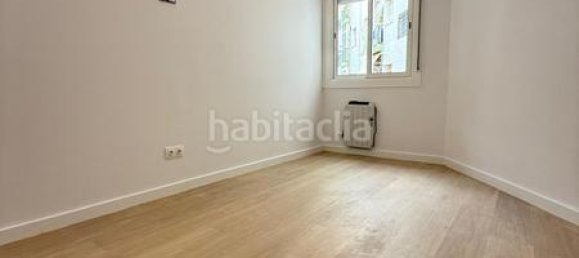 Apartamento de 3 dormitorios en Eixample, Spain No. 144079 8