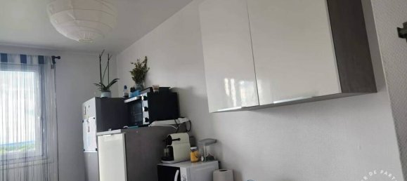 Estudio en Le Bourget, France No. 276300 3